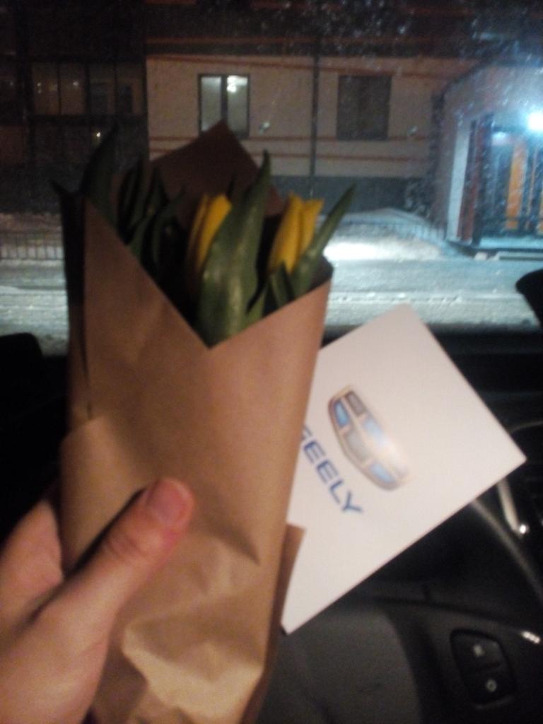 Сегодня меня спасли ребята с #цветыджили. Давно мне не дарили кветочек - чтобы я передарил их, естессна
