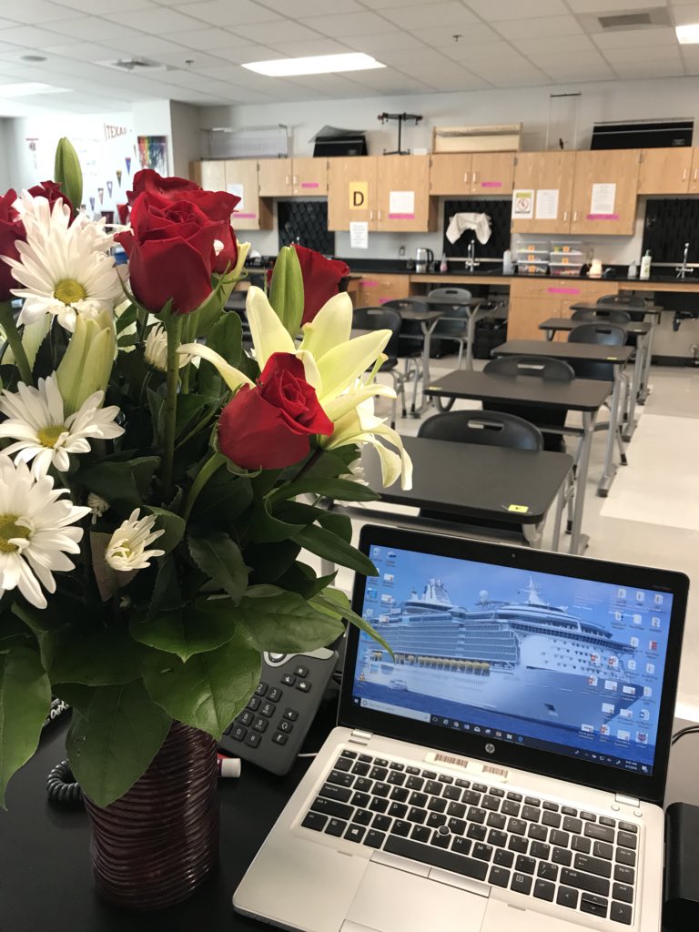 sirkim05's tweet image. I bought myself some flowers... at least that’s what my students think 🤔🤣🤪 #selfsupport