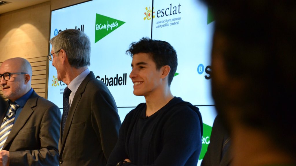 catarina93_73's tweet photo. @marcmarquez93 “Yo, la verdad, estoy aquí para lo que necesitéis, pero yo ya me doy por satisfecho viendo la sonrisa de estos muchachos”
#Solidaridad #MM93
#AllAboutGivingBack 🙏🏻
@RelatsSolidaris
Photos Cr @AEsclat https://t.co/PzsEYNMhRY