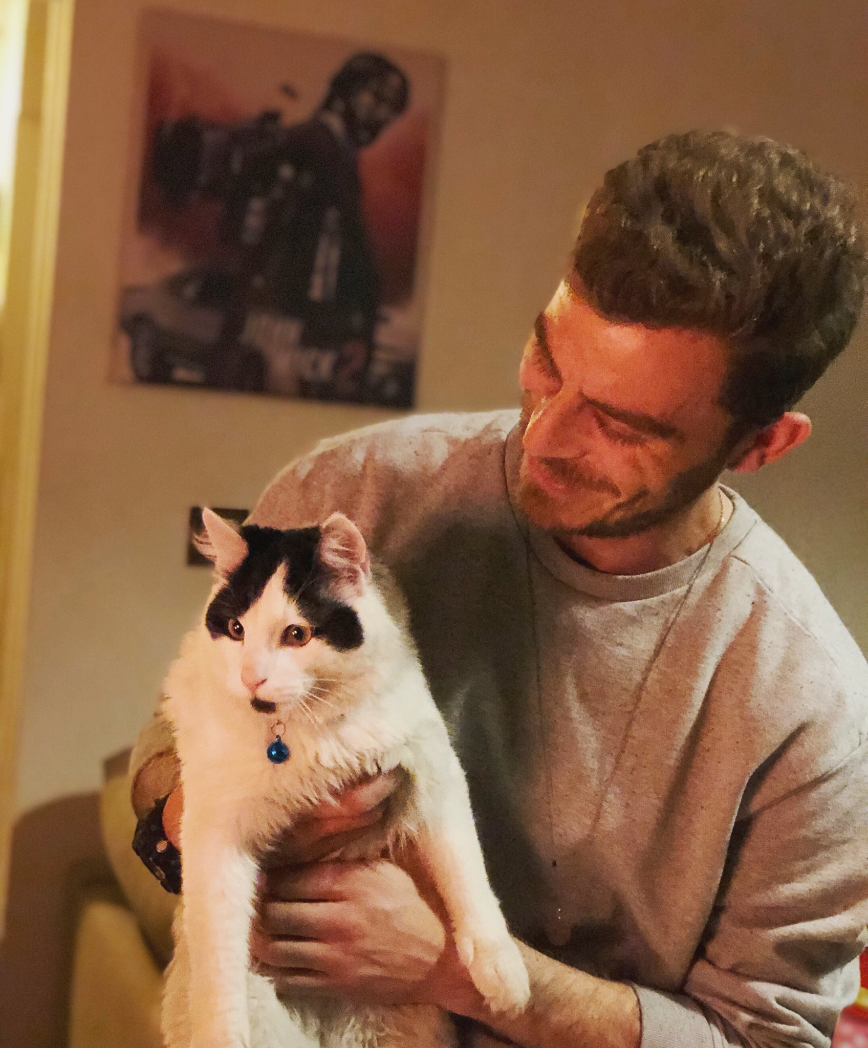 DXs4_gFWAAARll5.jpg:large