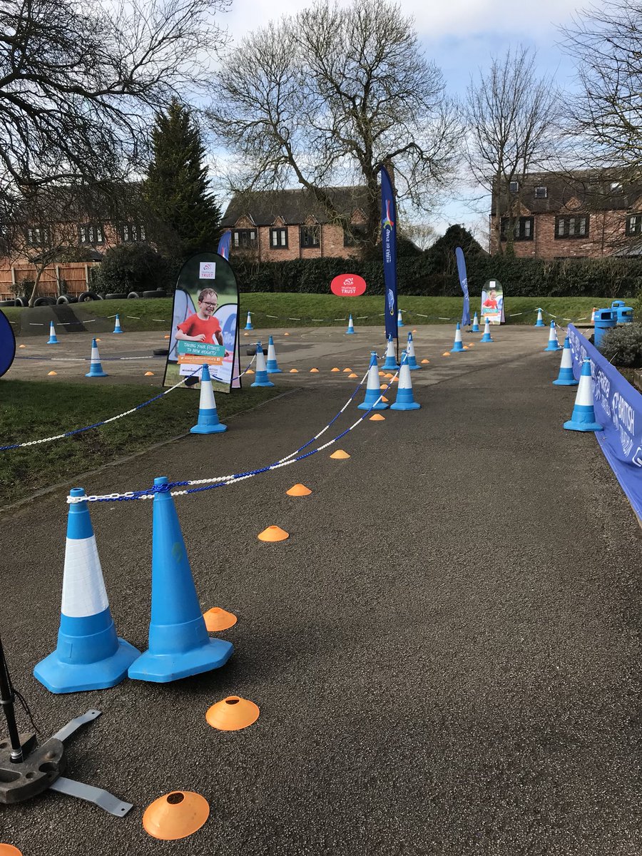 EcoBrookside's tweet photo. We’ve had a great day with @TriTrust as we 🚴🏼‍♀️ and 🏃🏼‍♀️ the distance (and beyond) to the @esa_cryosat satellite 🛰. The satellite monitors the thickness of  ice in polar oceans and Greenland &amp; Antarctica! @astro_timpeake in the form of @Flightsuit_Tim came to watch! https://t.co/hqSp2YjXH2