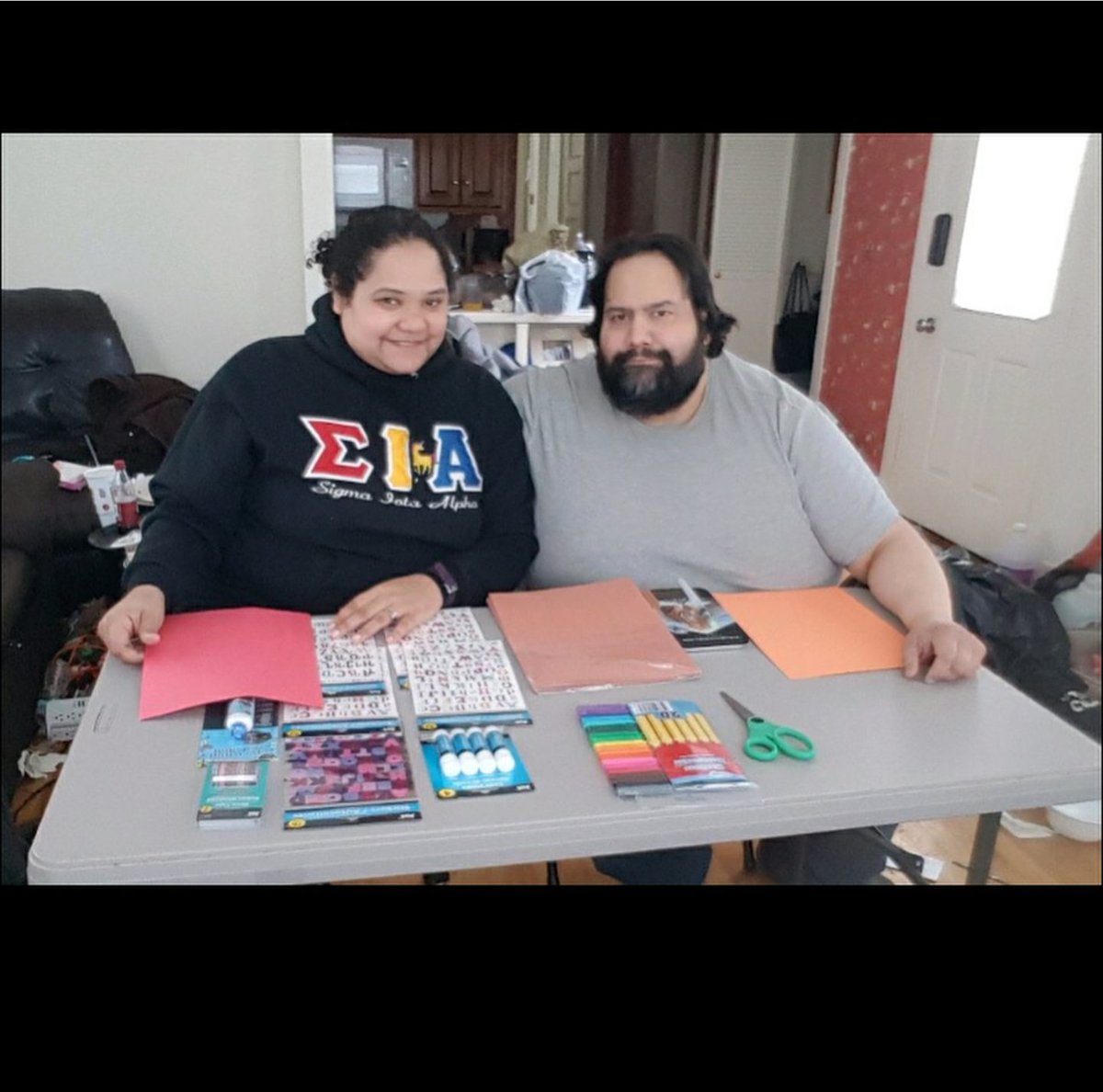 HermandadDeSIA's tweet image. Our Hermanas from GE made meals for the Ronald McDonald House &amp;amp; made cards for the elderly for our annual day of service.#SIANDOS #ndos #ΣΙΑ