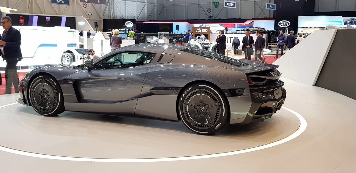 AutosyMas's tweet photo. #AutosyMasEnGinebra
#ConceptTwo de RIMAC
Esta marca croata presentó un súperdeportivo eléctrico, que tiene 1,914 hp y va de 0 a 60 mph en 1.85 segundos, solo se frabricarán 150 unidades. 
#GenevaMotorShow
@AutomobiliRimac https://t.co/2vEyTAPJbS