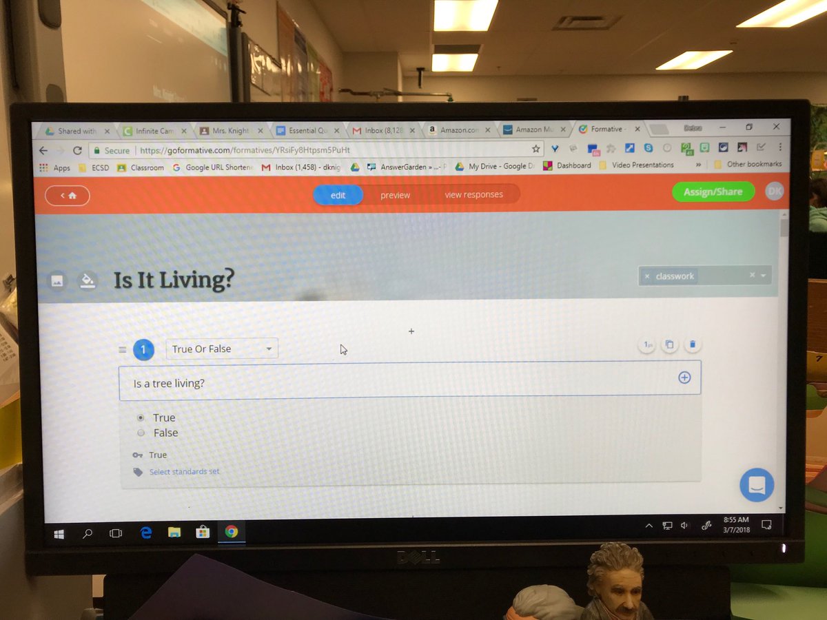 debrajknight2's tweet image. Ss taking a pre assessment “Is It Living?”#GoFormative#Uncoveringstudentideas#adobems