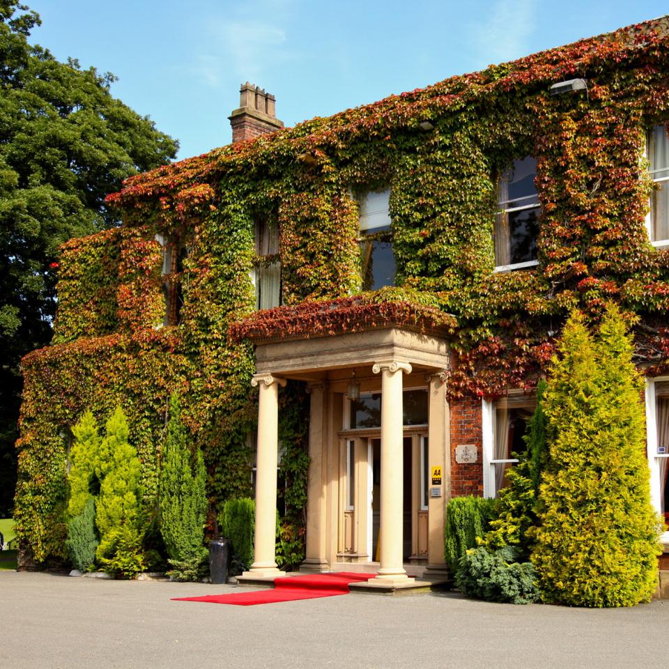 It's #WinWednesday! Enter our lovely #competition to #win a two-night hotel stay at a <a href="/Classiclodge/">Classic Lodge Hotels</a>
hotel 🏩 bit.ly/2sWmdXn