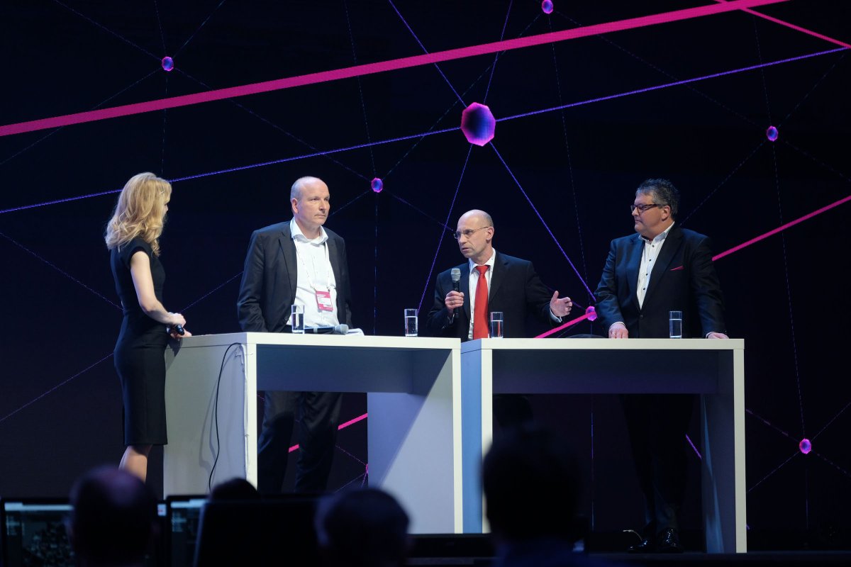 T Systems De Sur Twitter Wie Gewahrleistet Man Bei Heterogenen Bankenstrukturen Einen Sicheren Zahlungsverkehr Backofend Telekomsecurity Dr Andreas Abel Fiducia Gad Und Alfred Leicht Dzbank Geben Auf Dem Tfsm18 Einblicke In Die Gemeinsame