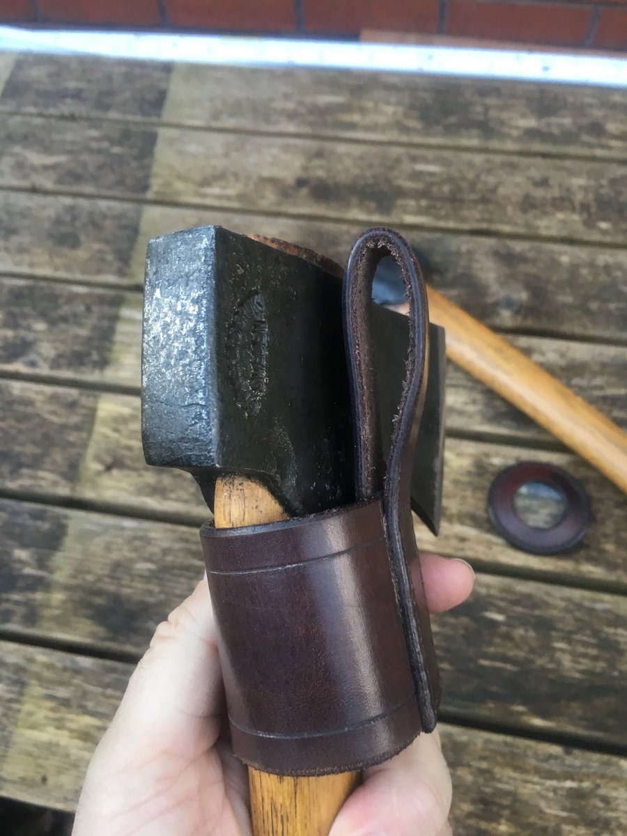 Basha1972's tweet photo. Whilst in Cornwall last week I picked up my new bits of leather-craft from @Tommyjm9 go check out his online store, excellent workmanship PilgrimLeathercraft https://t.co/z4dqRrpYeK #Axefrog #burninglense #leather #realskills https://t.co/p3eK0KvSqk