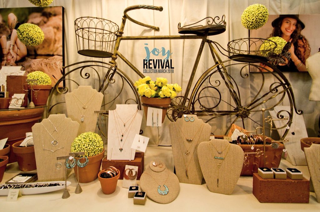 AmyWaltzDesigns's tweet photo. 🌼💛 #ChicoCA loves! Please join us in our showroom Wednesday, March 7 &amp; Thursday, March 8 from 1-5pm as we unveil our March Collection - JOY REVIVAL. 290 Airpark Blvd. Chico 💛🌼 https://t.co/QDm5T1kZu4