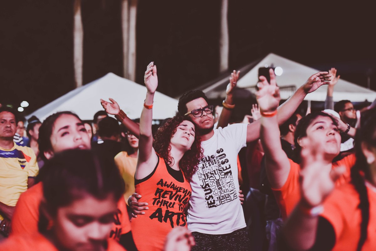 Jesucristo es la roca donde edificamos nuestras familias, y por eso proclamamos que las familias son una institución creada y puesta por Dios desde el principio como fundamento de la sociedad. #SalvemosLaFamilia #AdoraAJesus