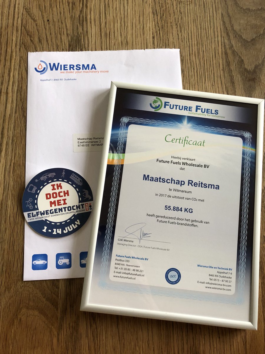 yebtjalling's tweet photo. Gisteren hebben we ons officieel certificaat in ontvangst genomen bij Wiersma.
Doordat al onze machine op Eco2fuel rijden hebben we maar liefst 55.884 kg CO2 gereduceerd met het gebruik van de blauwe diesel! #futurefuels #blauwediesel #elfwegentocht #top15vanfriesland https://t.co/YzgnrNmHdM
