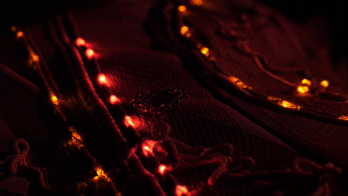 Sooothe_me's tweet photo. 💃🏻 Meet me &amp; some of the collaborative team behind #thereddress at stand M44 at @Wearabletecshow from Monday. Hear &amp; see our #smarttextiles story. @advancedtextile @TrentUni &amp; @unisouthampton #eyarn #FETT #WTS2018 #wearables https://t.co/td6xXcLNSw