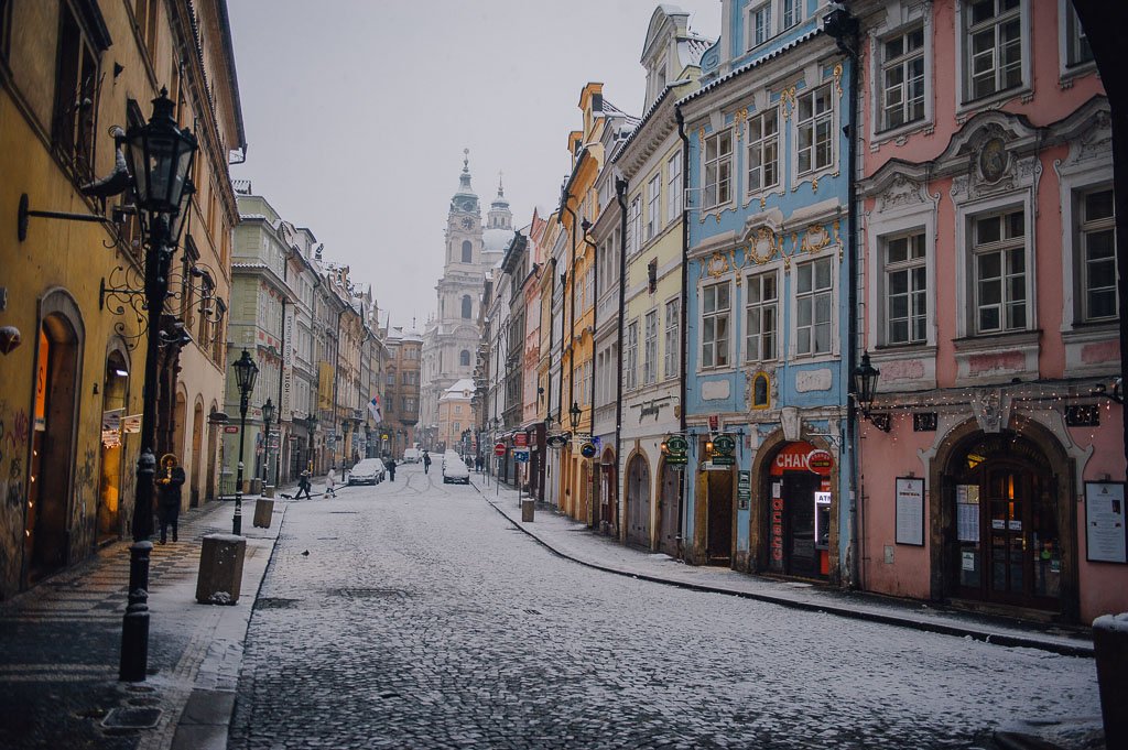MSCharlesBridge's tweet photo. Pretty, snowy Prague, even in March https://t.co/vzGomWo2Mi