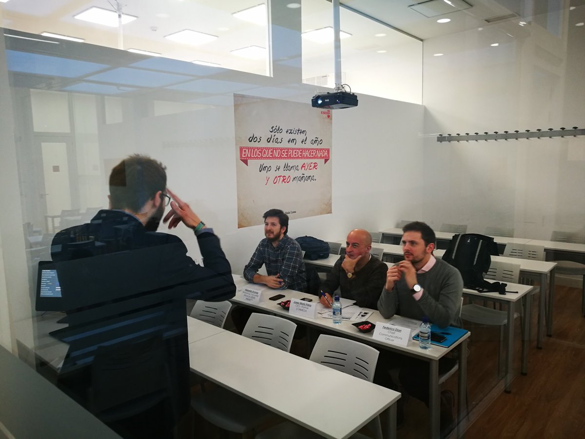 MSBarcelona's tweet photo. Ayer nuestros alumnos de BA3 @ECSBarcelona , realizaron la prueba del Gran Oral. Una prueba indispensable para la obtención del diploma de Bachelor, donde los estudiantes tuvieron que defender un caso ante un jurado, especializado en comunicación, publicidad y marketing https://t.co/aQeGPy9ALA