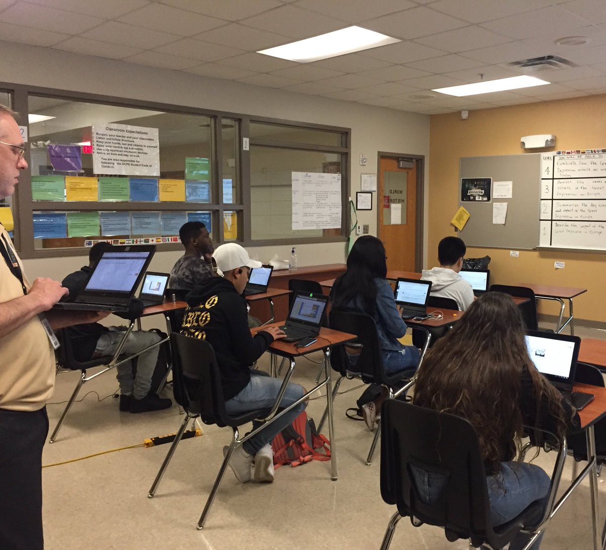 OakRidgeHS_OCPS's tweet image. Using @CanvasLMS SpeedGrader to provide real-time feedback on today’s exit slip in World History @DigitalOCPS #FormativeTech #thisisoakridge