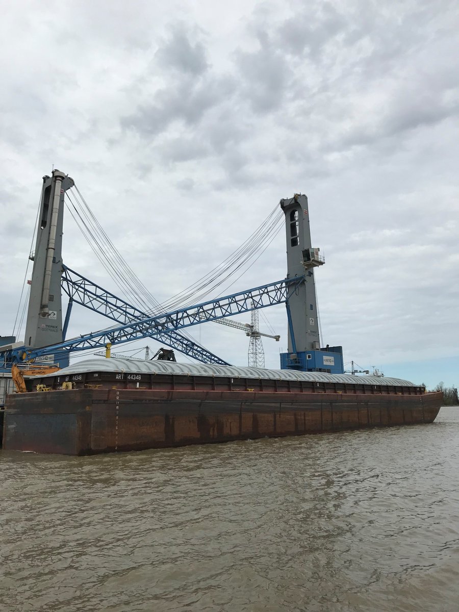ADMAgriculture's tweet image. Some pics from #Gleadell sales director, Stuart Shand, of the ADM facility on the Mississippi River as part of the @cffertilisers New Orleans tour:
ADM facility for grain &amp;amp; fertiliser
2 gotwald cranes with 40t grabs 20t each way
ADM facilities stevedores load &amp;amp; unload 1mt a month