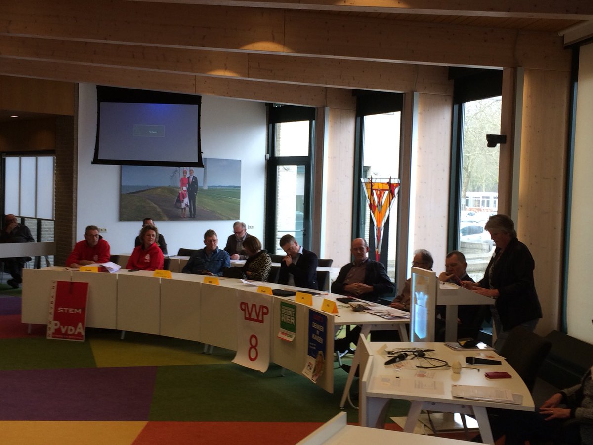 De debatmiddag van de ouderenbonden PCOB, KBO, StABS is van start gegaan. Grote, zeer geïnteresseerde belangstelling!