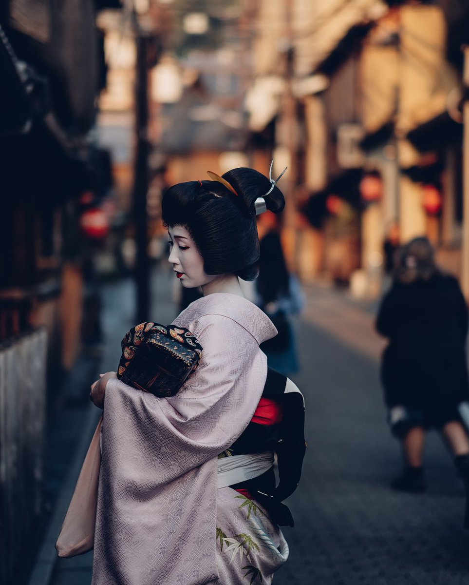 bee_huge's tweet photo. Le japonais Hiro Goto nous invite en voyage au Japon au travers de photos bluffantes et contrastées https://t.co/ThjY9w9UpH #japon #hirogoto #Photographie #Photography https://t.co/0365WcNgyo