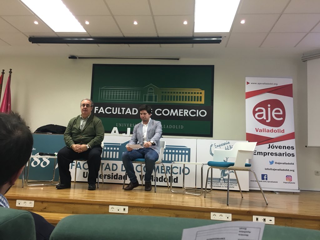 Delecomercio's tweet photo. Hoy ha tenido lugar en la Facultad de Comercio la conferencia: El emprendimiento en la educación. Organizada por Aje Valladolid y  protagonizada por Marta González (creadora de Wallapop ), Olga Martín (Directora de Administración y Comunicación en WINIO) y Pedro Ruiz (UVainnova). https://t.co/euqbs1PRUq