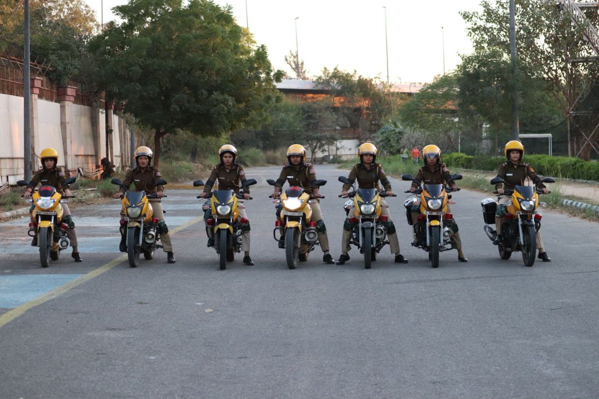 DCPSouthDelhi's tweet photo. She needed a #Hero, instead we made #one out of her #SouthDistrict @DelhiPolice launches #Knightingales #WomenPatrollingSquad to go after street #Crime and #safeguarding #women #GirlStudents and #BeTheChange #WomenEmpowerment #SafetyFirst #WeCare https://t.co/vaifMwAoC5