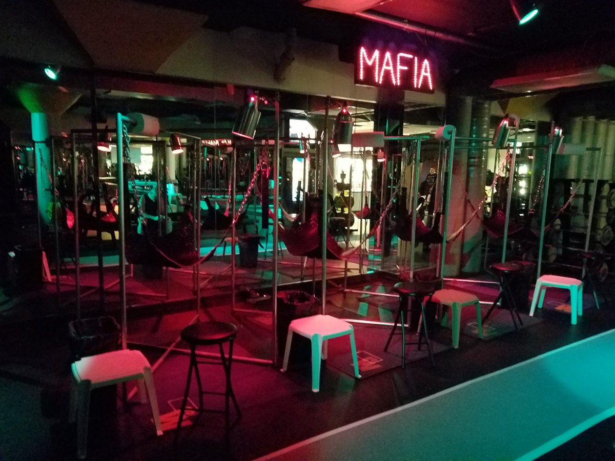 CoupleN2Fisting's tweet photo. #Steamworks Chicago #fisting party March 16th @ 9 pm info at #MAFIAff.org 6 slings, ff benches for #gayff #punchff live #ff demo at 11 pm, ask ???, get coached, gain experience with knowledgeable fisters. Crisco, gloves provided, you bring the holes & hands.#jimsupoprt slings https://t.co/9USf35NUzk