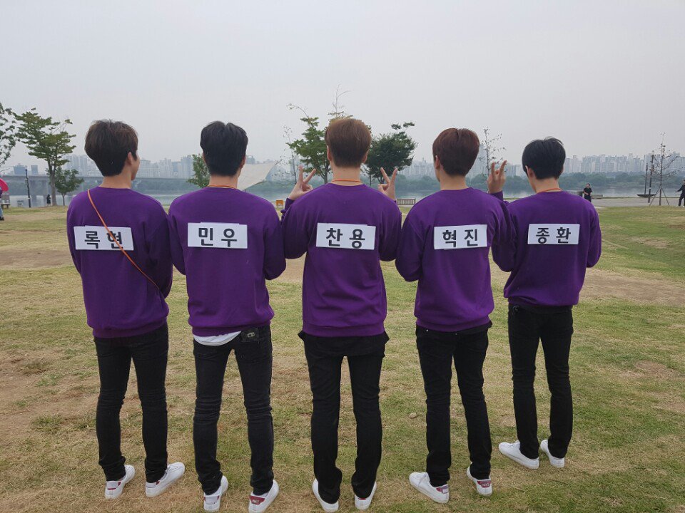 yongsnowyong's tweet photo. #WeWant100PercentBack
#백퍼센트_어디_있니
@TOPmedia_Kr
@TOP_100PERCENT
@100per_yongyong
기다릴게요💕💕💕💕💕
#기다릴게_백퍼센트 https://t.co/fywUdjKDaE