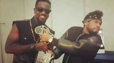 SarkFactsOnly's tweet photo. On June 6,2014 @sarkodie joined American singer,Grammy &amp; BET award winner Miguel to perform "How Many Drinks" at the 4th edition of MTV Africa Music Awards which took place at ICC Arena. He also beat AKA, Ice Prince, Olamide &amp; Khuli Chana to win "Best HipHop" at the event. https://t.co/dOuSYimlGK