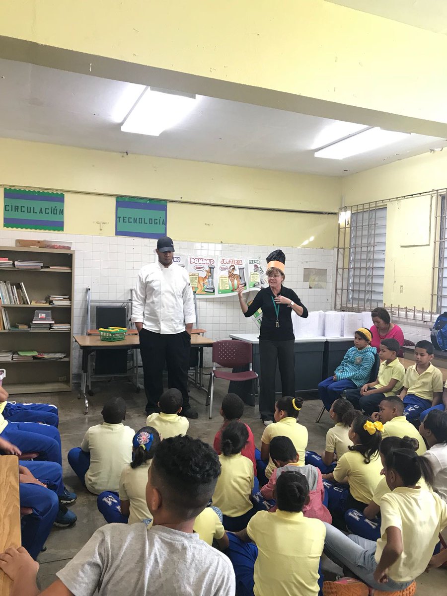 TeamGVM's tweet photo. Continuamos aprendiendo y enseñando, hoy con el Chef Marcano en la Semana del Desayuno. Agradecidos por su visita. @Gvm50Ortiz @ritabarretodire @EDUCACIONPR @SecEducacionPR #valoresenpensamientopalabrayaccion #escuelaentransformacion https://t.co/zyG2WWuRss
