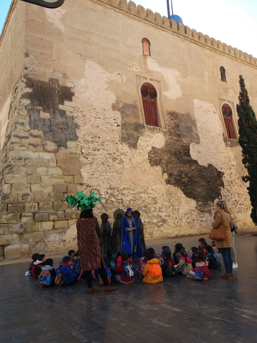 xavimedinaca's tweet photo. Visita Teatralizada al #ElcheMedieval esta mañana. https://t.co/u6PSAxqt34