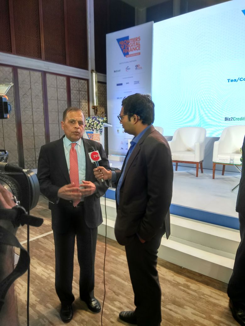 Biz2CreditLife's tweet photo. Mr. Ash Gupta from Global Credit Risk &amp; Information Management @AmexIndia in conversation with @ZeeNews @ZeeNewsHindi @ZeeBusiness at #FDFConf2018 https://t.co/Y95ksBCZuZ