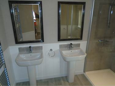 RichSigsworth's tweet photo. Available now, immediate delivery! One bed BS3632 lodge (40’x 20’) vaulted ceilings. Get ready for spring 2018 rentals. Ideal for couples &amp; short breaks. Slipper bath in bedroom, twin shower, fitted kitchen, inc. appliances. All furniture supplied ready for the rental market. https://t.co/HvcwL4Q5nP