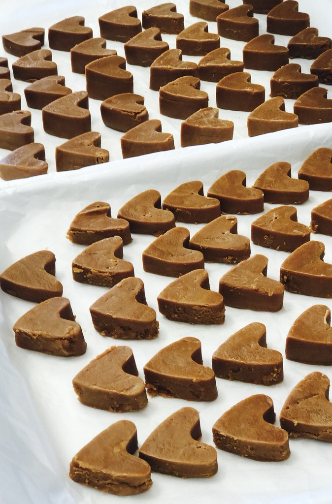 Rolys fudge handmade wedding favours 👰🤵 💍 

#rolysfudge #rolysfudgetenby #tenby #fudge #wedding #weddingfavours #handmade