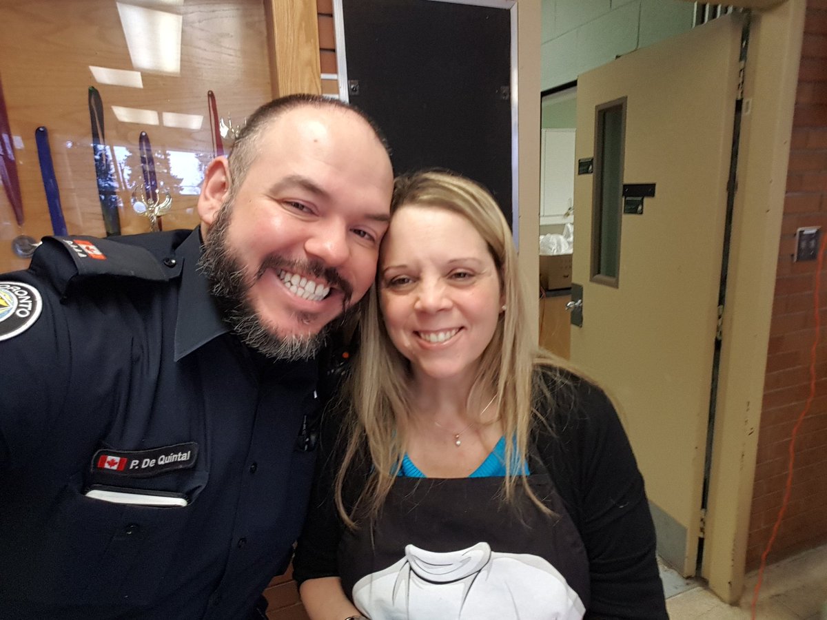 StarWarsCop's tweet image. GM Everyone!! We're making our #starwars toast here at Chaminade College Ss. Plus with smiles like ours how could you not want some? Eat well, you will! #breakfastprogram