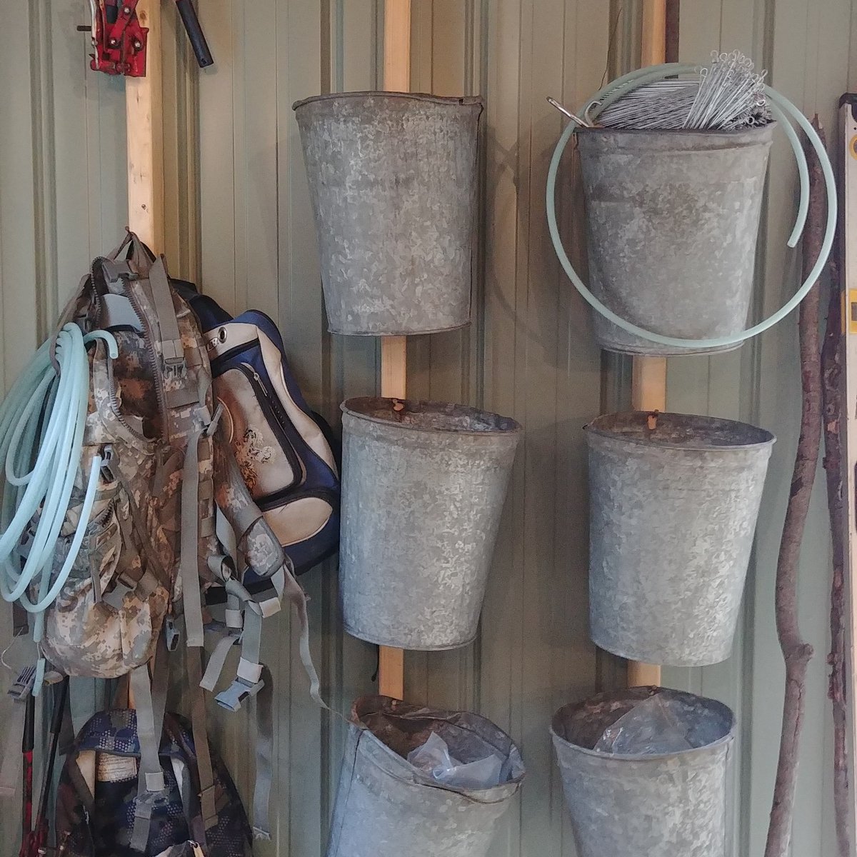 HiVueMaples's tweet photo. Recycling old sap buckets to hold supplies!  It was a good weekend boiling, now a nice little snowstorm!
#recycle #upcycle #realmaple #vermont #sugaringseason2018 #makingmaplesyrup #maplesyrup #lifeinthenorthcountry #antiques #buckets https://t.co/dgjAlsj8R7