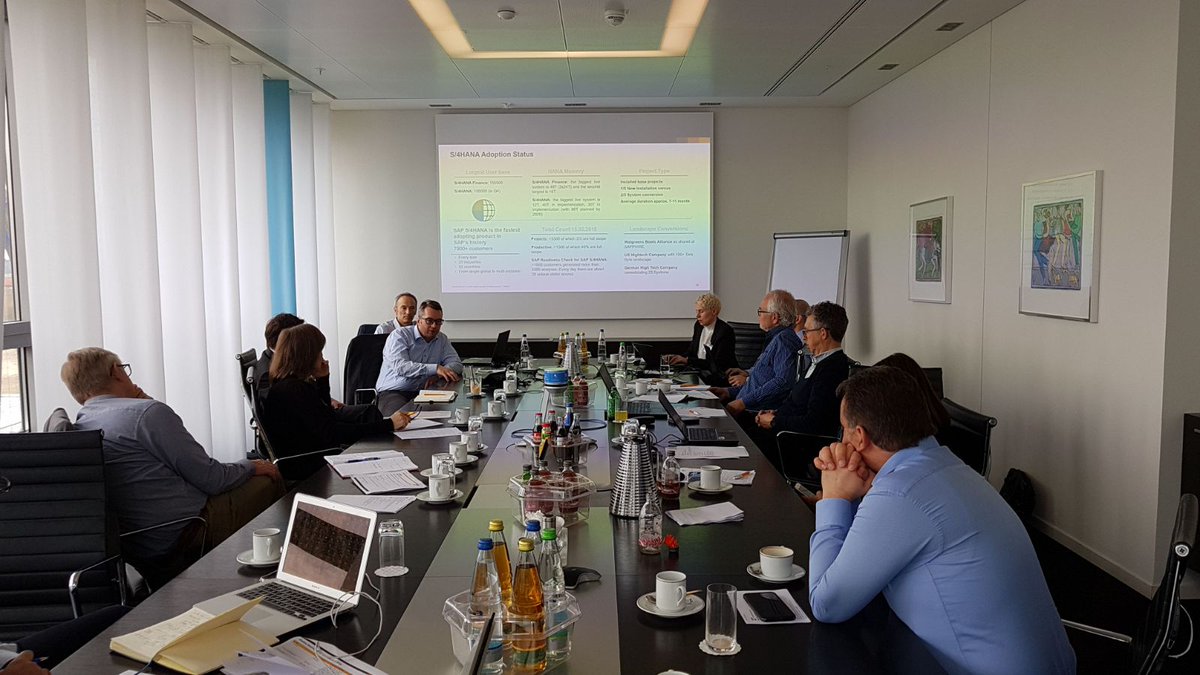USF_officiel's tweet photo. Break out sessions ! 📚💻 Matinée fructueuse pour les Groupes Utilisateurs, avec les experts #SAP : ➡ #Leonardo #S4HANA #FINANCES #UTILITIES #HCM #SAPSolutionManager 📊 @SAPienceBE @AUSAPE #SBNNorge @VNSG @SAPUserGroup @SAPSASWE https://t.co/Hn7IMqJdF6