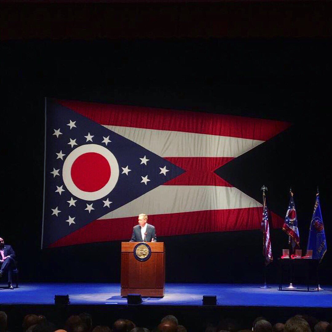 LaurenElaine_16's tweet image. Thank you Governor @JohnKasich for all your service to the State of Ohio.  #twopaths