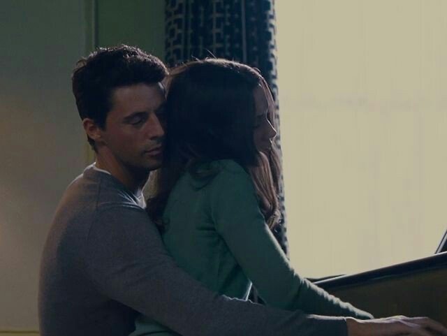 ❝ — No me importa quién seas. 

   — Yo siento lo mismo. 

   — ¿En serio?

   — A mi tampoco me importa quién soy. ❞