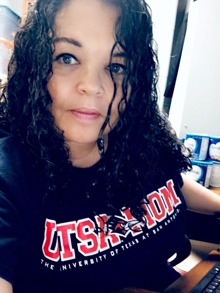 d_perez810's tweet photo. College t-shirt every Wednesday! 🤙🏼  #UTSAMom #UTSA #GoRunners #BirdsUp https://t.co/xNzxSGgLcM