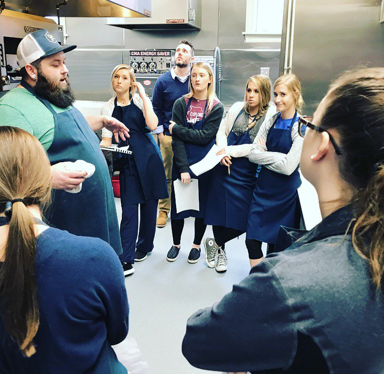 gracemeatthree's tweet photo. We had a great time this weekend helping students from @WaterlooHighSch prepare for their upcoming Platinum Chef Competition. #gracegives https://t.co/L0LWR5upTf