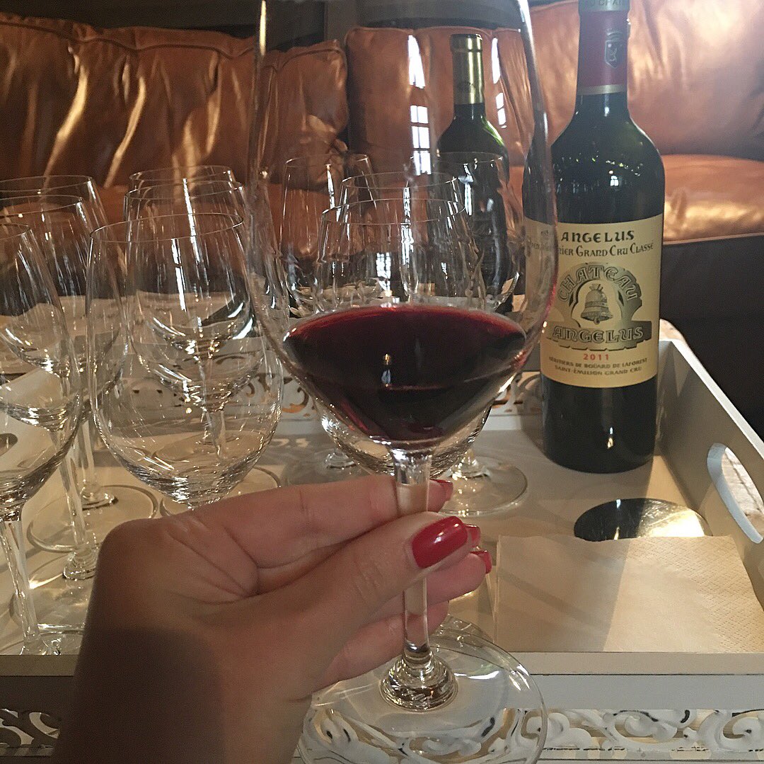 INTO_wines's tweet photo. Chateau Angelus is one of the largest and most prestigious St-Emilion estates, passionately managed for over four generations 🍷🍇
#wine #winetasting #chateauangelus #saintemilion #bordeaux #france @BordeauxWines @BordeauxWinesUK https://t.co/kYbh39LQkj