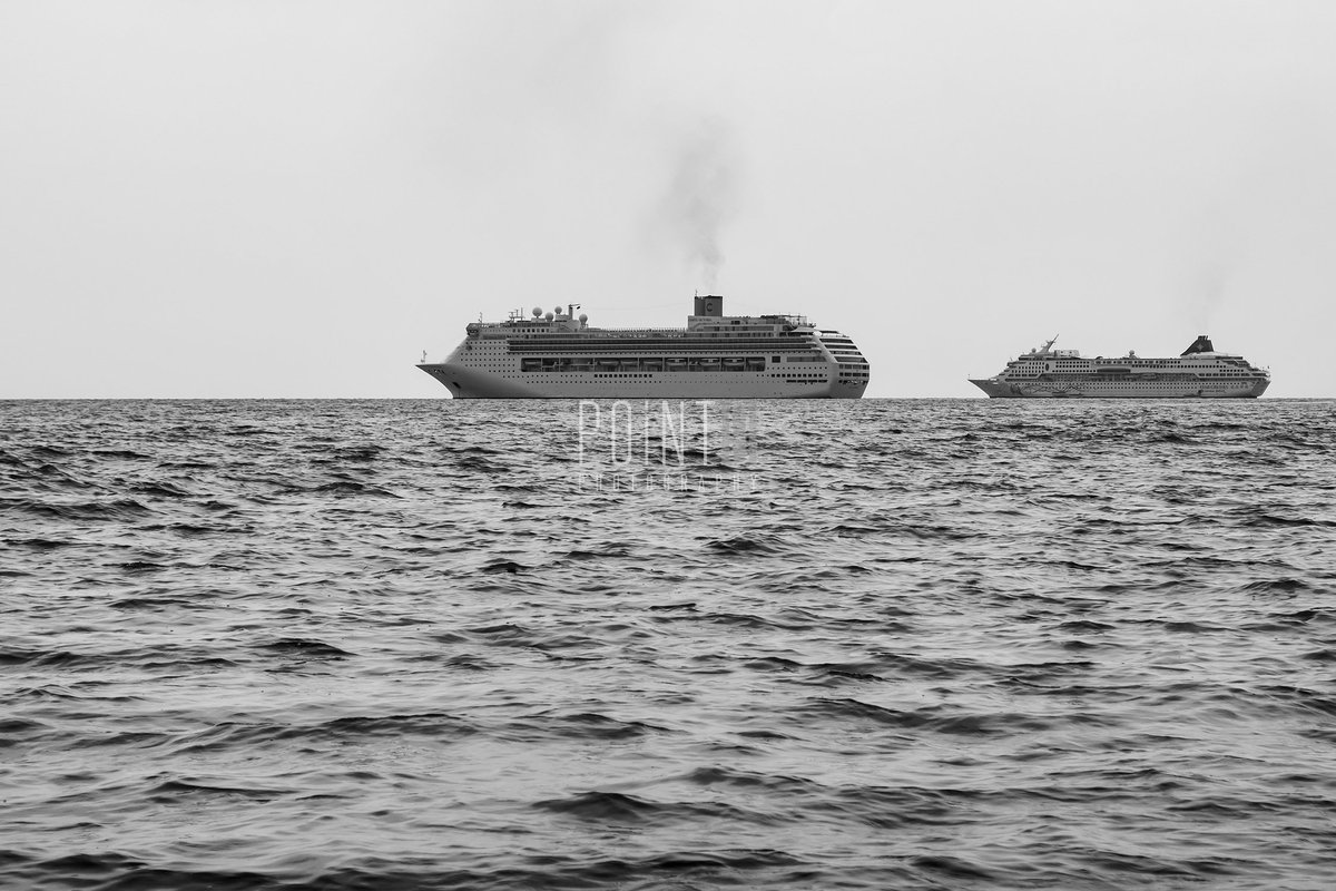 Point9Photos's tweet image. Party At Sea