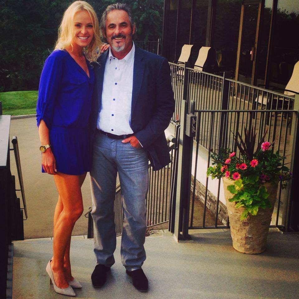 bechristinaa's tweet photo. It’s amazing when u get mentioned on @1037TheBuzz by @DavidBazzel your phone lights up! 😂
Tune into #showwithnoname NOW because my friend @Fehertwit will be on now!! Tune in! #feherty #1037thebuzz #littlerock @GolfChannel https://t.co/s4JJNPJ91y