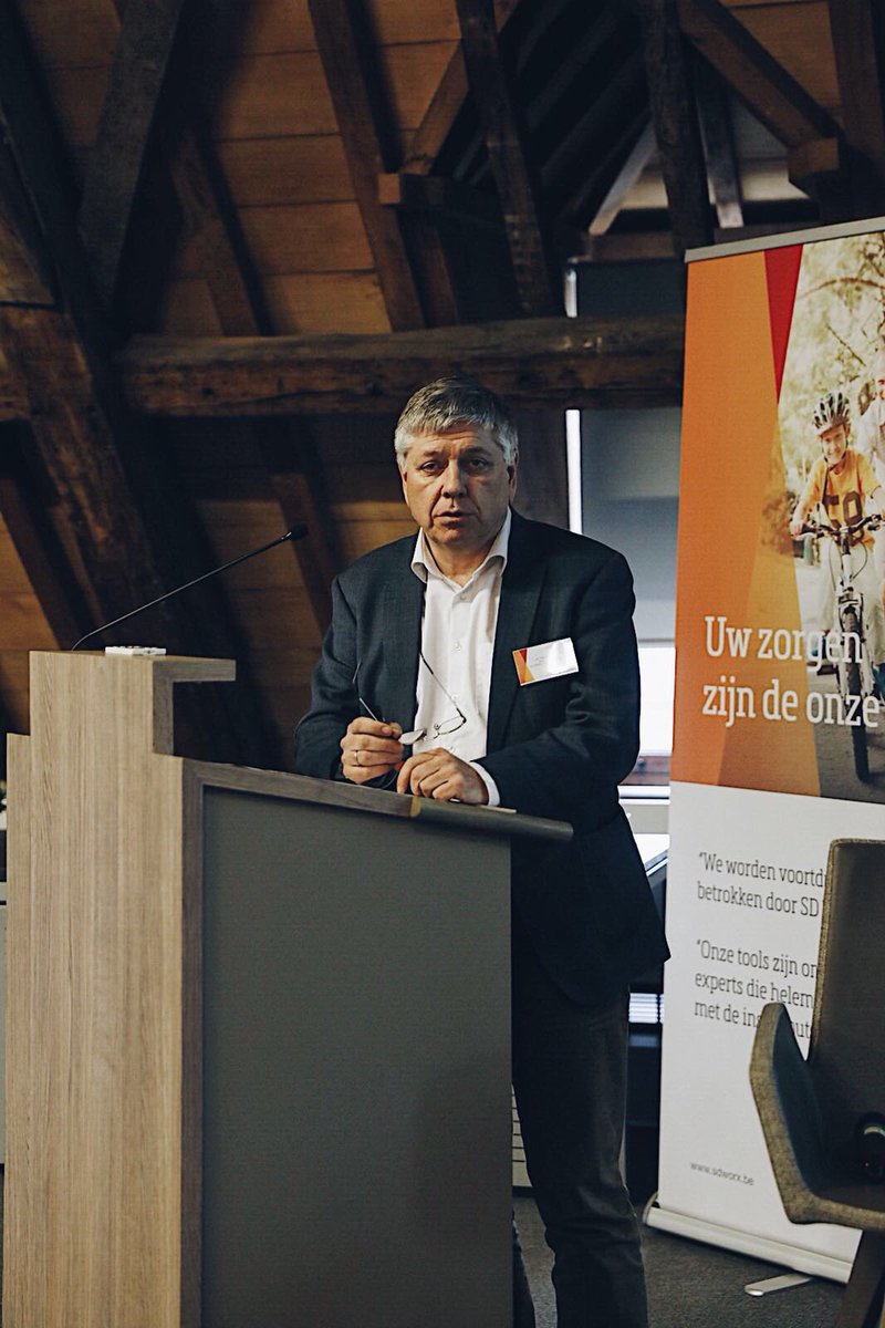 SDWorxBelgie's tweet photo. Spreker Jo Vandeurzen, Vlaams minister van Welzijn, Volksgezondheid en Gezin, tijdens het Colloquium Social Profit met als thema #netwerkvorming in de #ziekenhuiswereld. #SDWorx https://t.co/yGz8KGbSxs