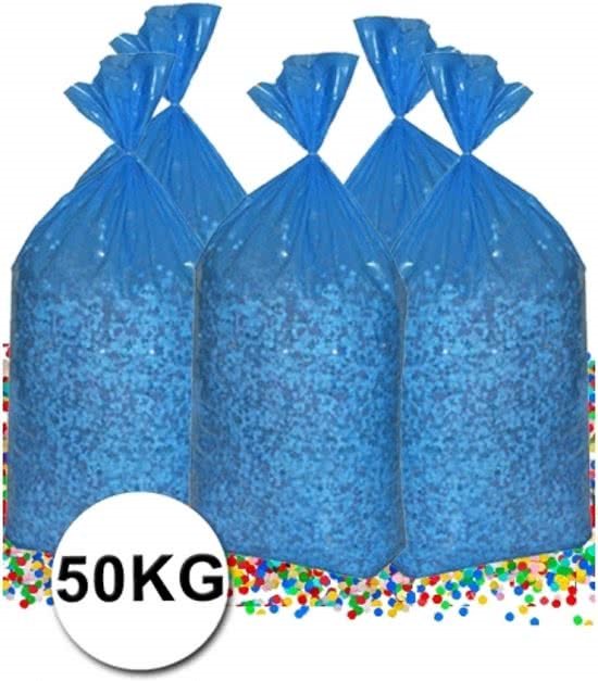 Favoriete bezorging v/d maand: 450kg confetti!
We houden allemaal van een feestje, maar als er 450kg confetti bij betrokken is gaat om een echt goed feestje. Deze 45(!) zakken confetti waren al snel op weg van Leek naar Landgraaf in Klaas zijn bomvolle bus en aanhanger.