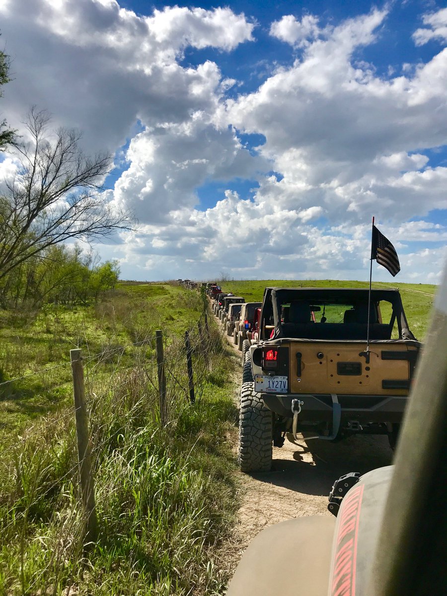 tncsmith's tweet photo. These are my people - I’ll follow them anywhere! #jeep #Traffic #Wrangler #jeeplife @TampaJeepKrewe @jeepinwithjudd https://t.co/0W6h5Iedr9