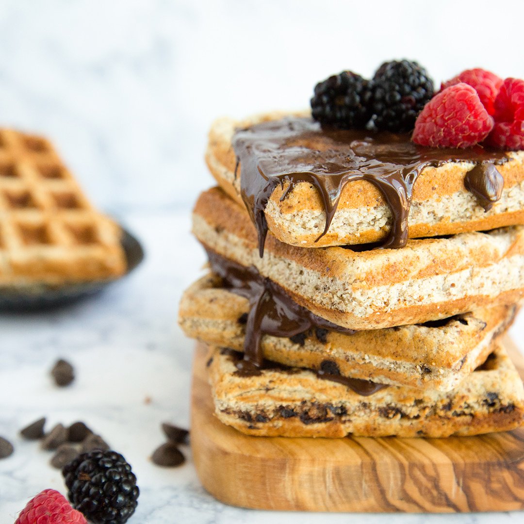 knowbetterfoods's tweet photo. Low-carb #WaffleWednesday hack: melt #ZeroNetCarb #KNOWBetter Chocolate Chips onto your waffle stack. You can thank us later 😊 https://t.co/gGNjH8gOOE