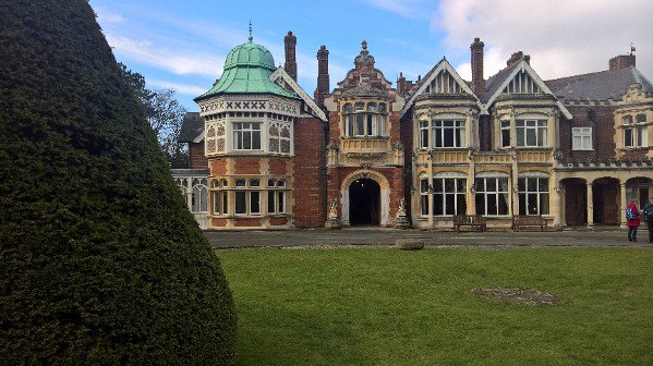 KelloggOx's tweet photo. Members of @KelloggOx have taken over @bletchleypark today, they're on a tour and listening to a talk about the role of women codebreakers from Bletchley Park Fellow Michael Smith #codekellogg #IWD2018 https://t.co/r2kUae2hAL