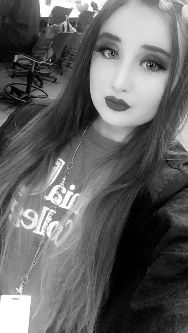 OnSumRealSht's tweet photo. Couldn’t decide if I wanted to post in color or not sooo 🤷🏻‍♀️ https://t.co/YwlLas1IJk
