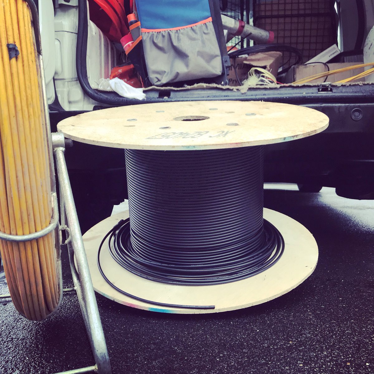 jerome__abad's tweet photo. Bye bye 56k. Bonjour la Fibre ! Merci @Orange_France https://t.co/KSNOaK0kGc