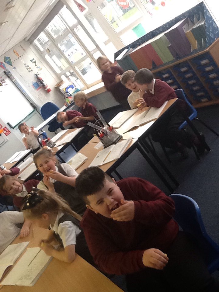 CarrfieldPA's tweet photo. Year 2 trying and evaluating some food this afternoon in DT #pineapple #lemon #cheesybreadsticks https://t.co/rS1EfKoyGU