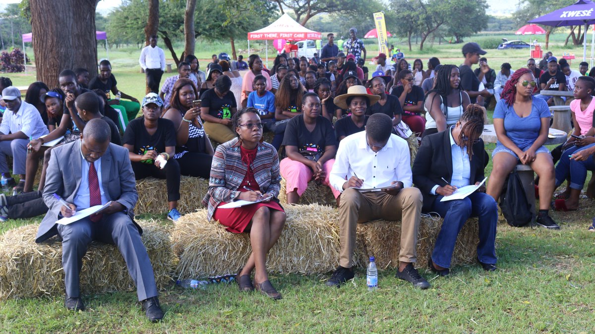 elevateyouthzw's tweet photo. It always get better #workawayfromwork😎

#Elevatei5HubLaunch at Africa University. Our judges busy at work consolidating the points for the 15 different teams that participated in the innovations ideas pitch. Over $1000 is up for grabs in this category https://t.co/pkbXLpVOeC